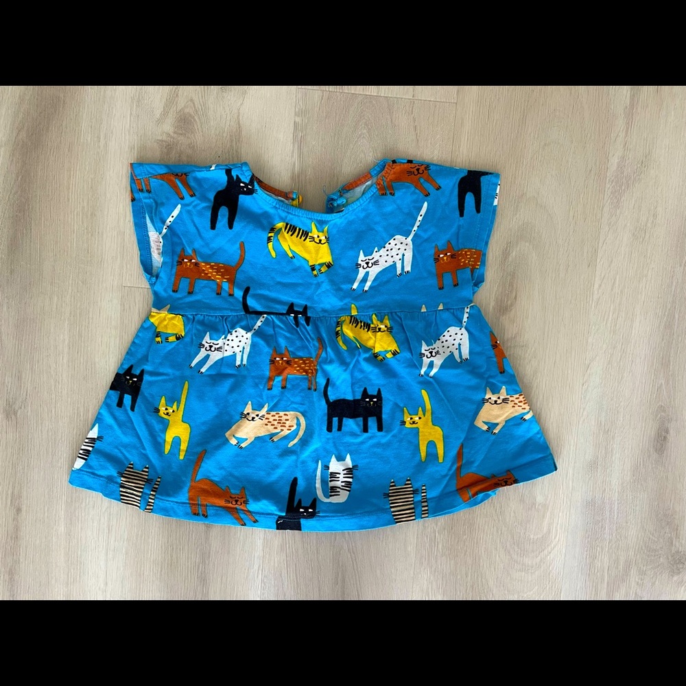 Fábula, size 8, cat detailed top